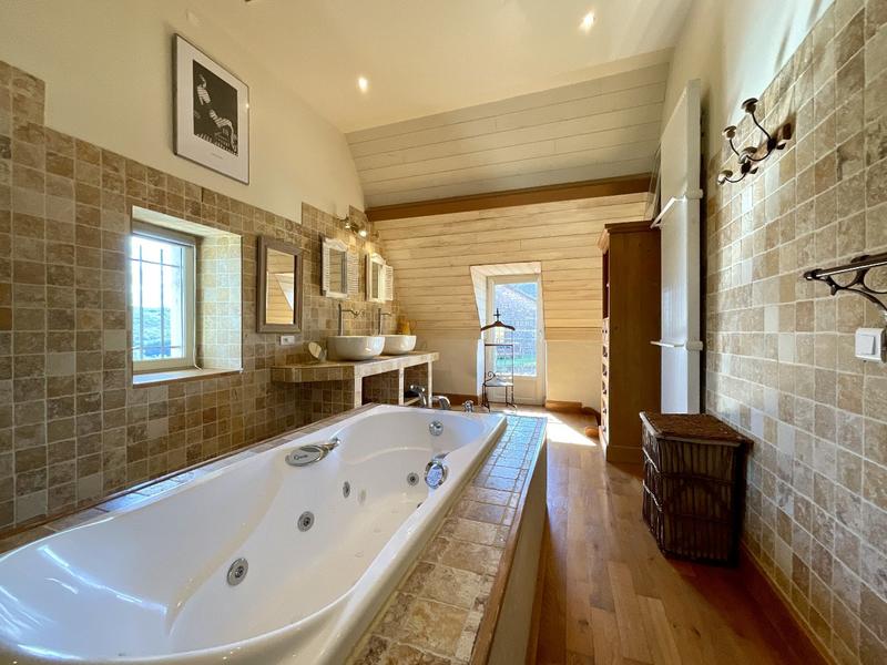 Maison - 230 m² - 9 pièces