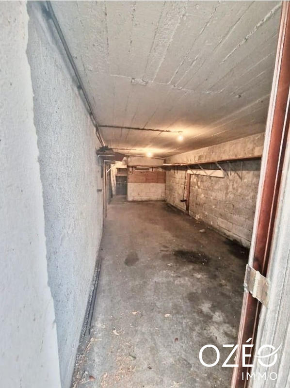 Parking / Garage - 27 m²