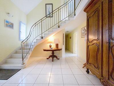 Maison - 242 m² - 5 pièces