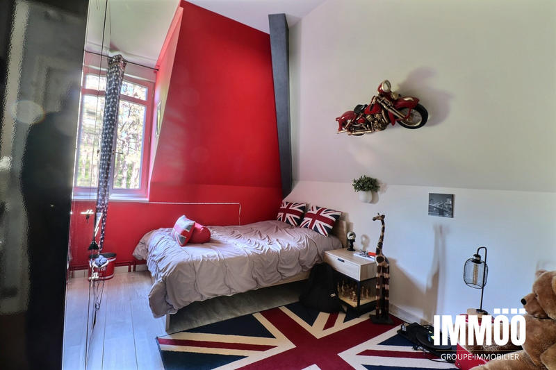 Maison - 265 m² - 6 pièces