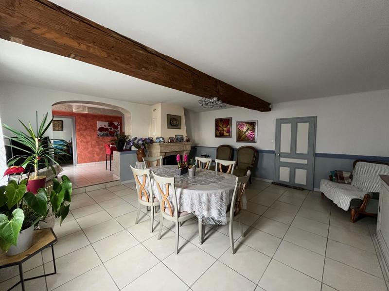 Maison traditionnelle - 233 m² - 9 pièces