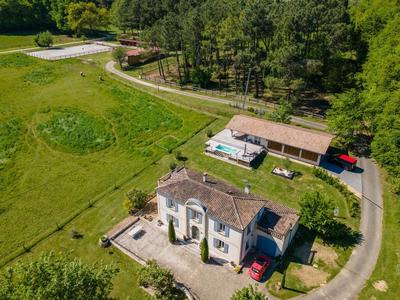 Demeure - 185 m² - 7 pièces