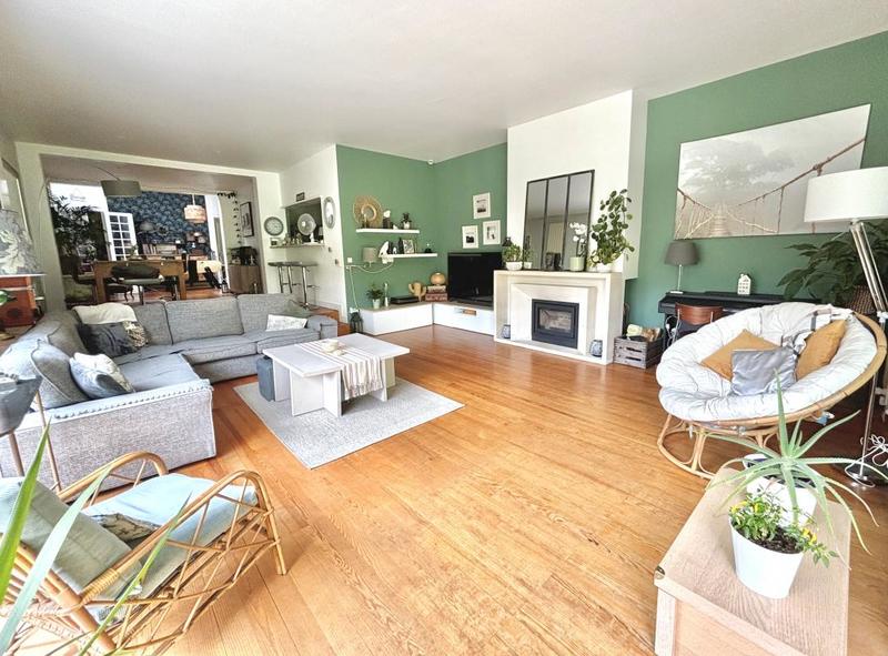 Maison - 180 m² - 8 pièces