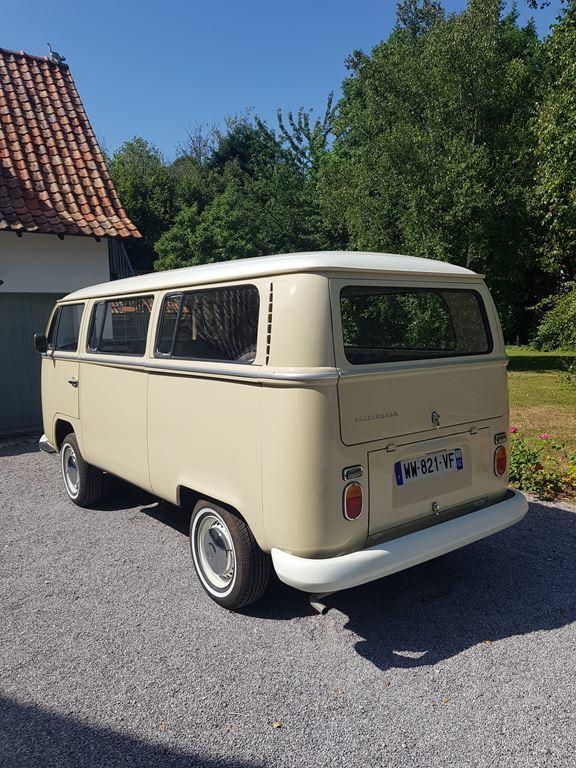 Volkswagen Combi T2a Deluxe