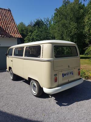Volkswagen Combi T2a Deluxe