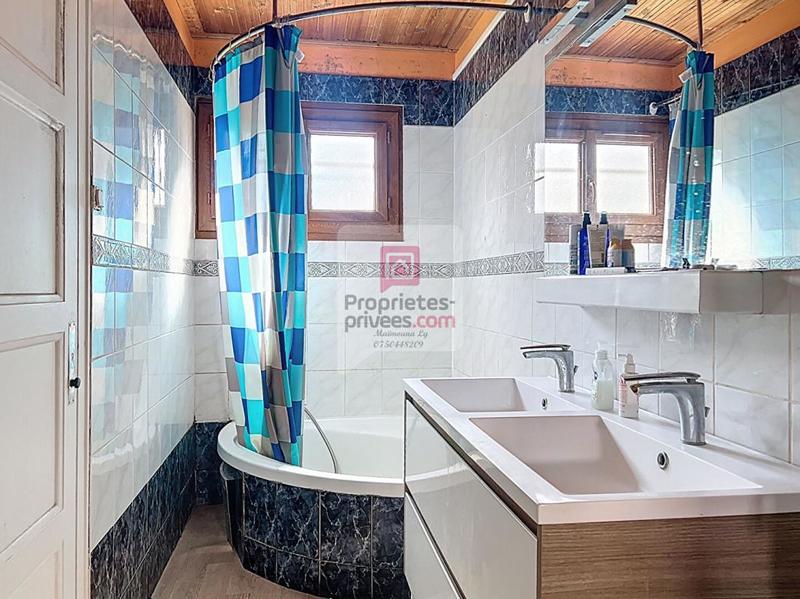 Maison - 227 m² - 9 pièces