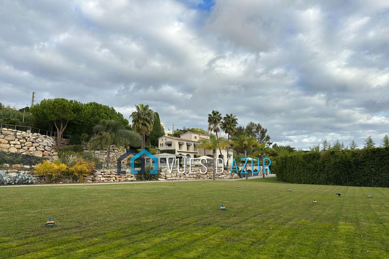 Propriété - 760 m² - 10 pièces