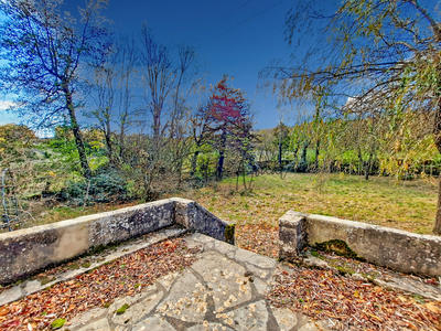 Propriété - 852 m² - 10 pièces