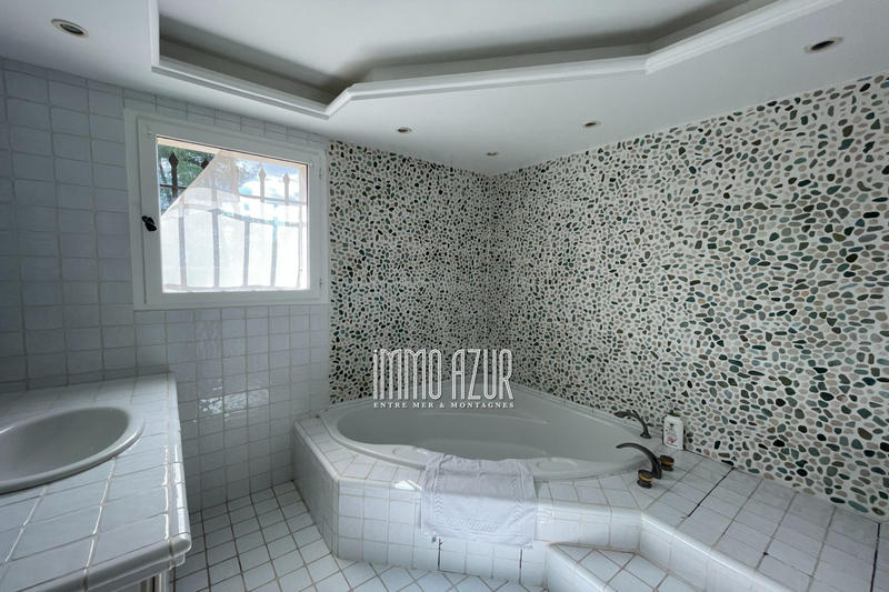 Villa - 200 m² - 6 pièces