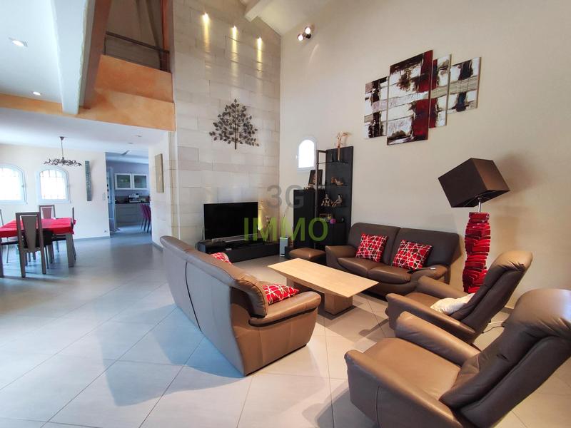 Maison - 238 m² - 8 pièces