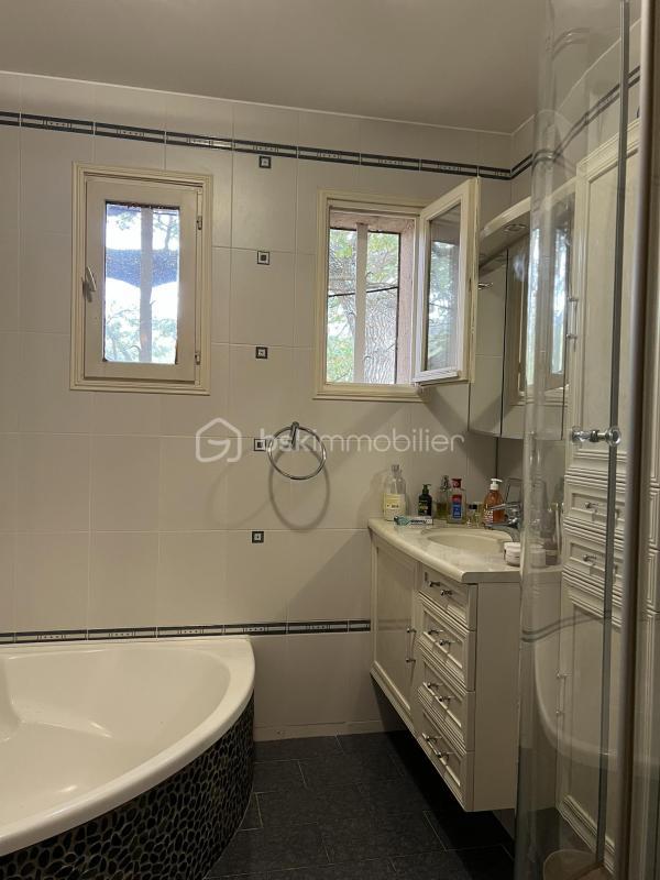 Maison - 196 m² - 6 pièces