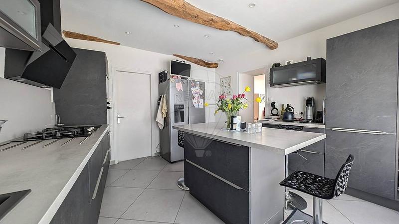 Maison - 210 m² - 9 pièces