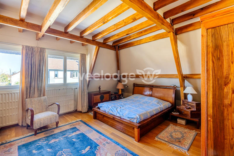 Maison - 210 m² - 9 pièces