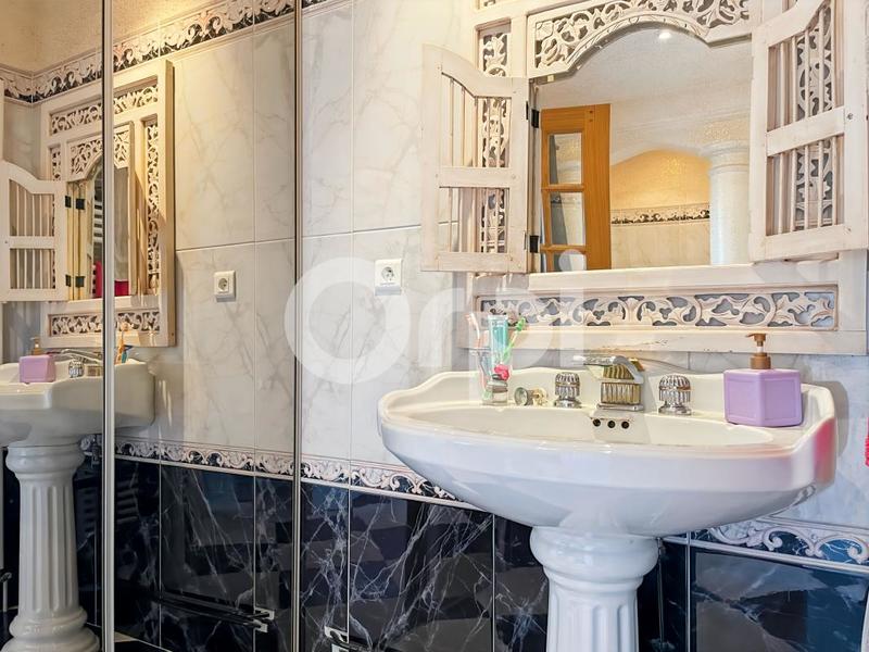 Maison - 220 m² - 6 pièces