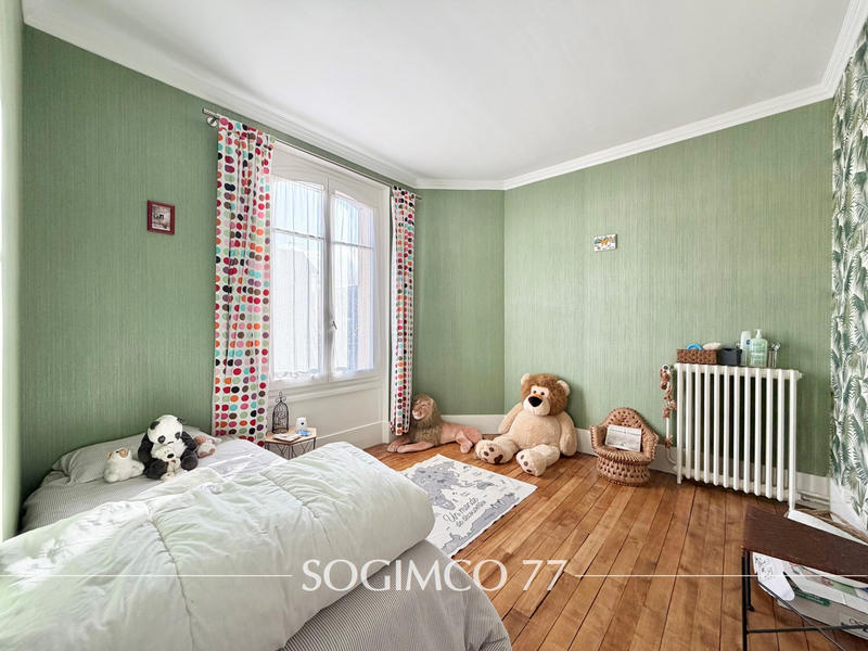 Maison - 201 m² - 9 pièces