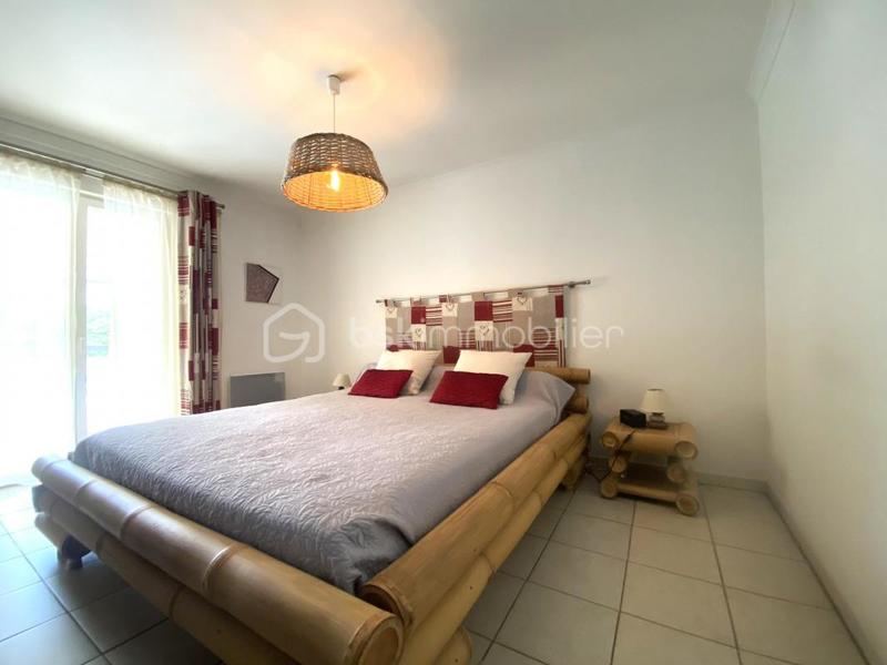 Propriété - 225 m² - 9 pièces