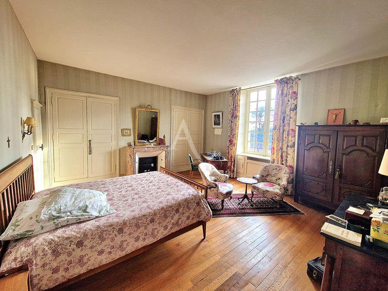 Maison - 307 m² - 10 pièces