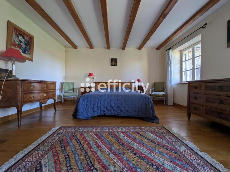 Maison - 374 m² - 10 pièces