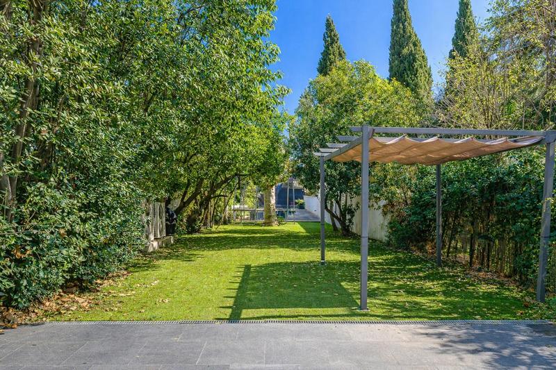 Maison - 350 m² - 6 pièces