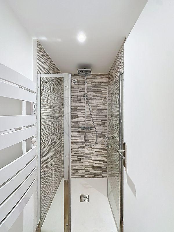 Propriété - 333 m² - 9 pièces