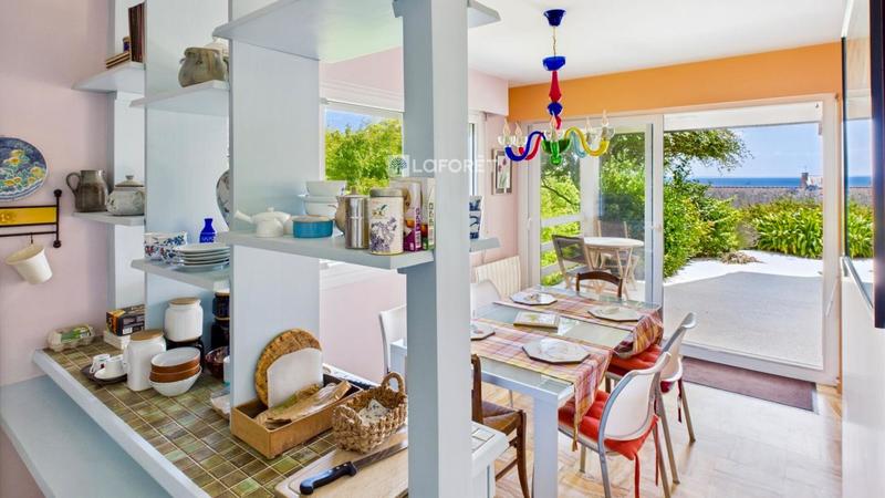 Maison traditionnelle - 207 m² - 7 pièces