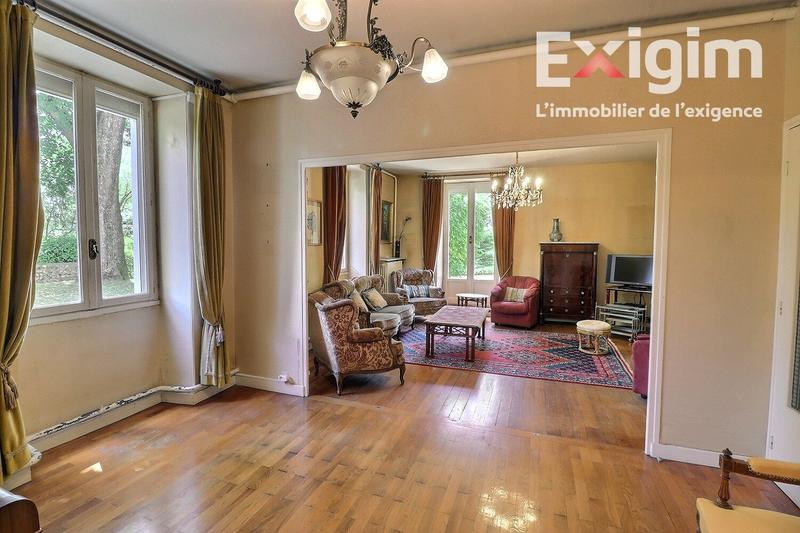 Maison - 330 m² - 9 pièces