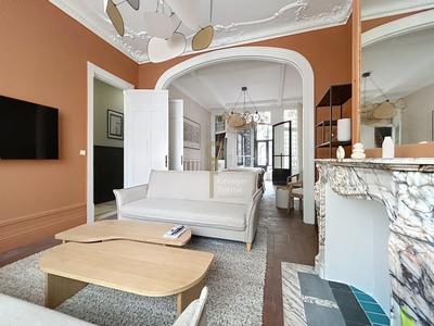 Maison - 252 m² - 9 pièces