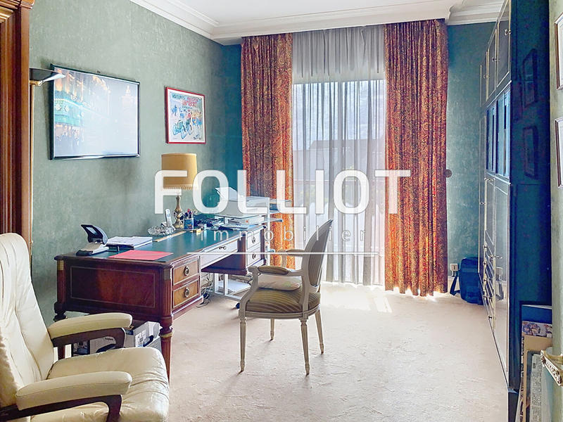 Appartement - 211 m² - 7 pièces