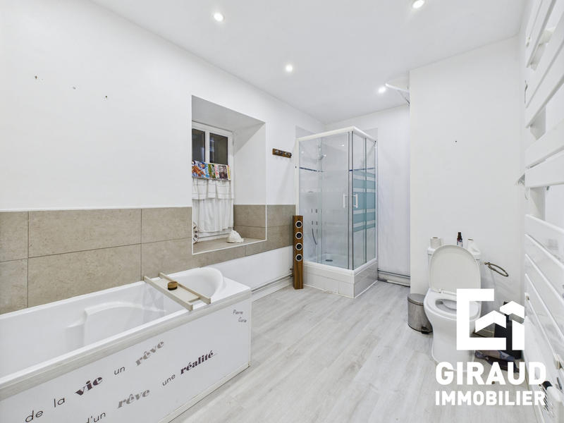 Maison - 210 m² - 6 pièces