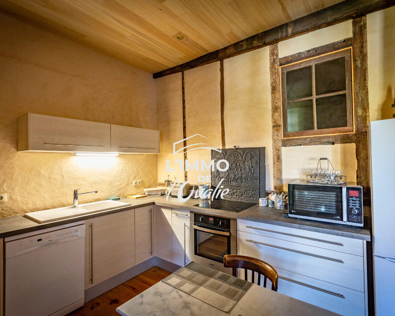 Maison - 300 m² - 16 pièces