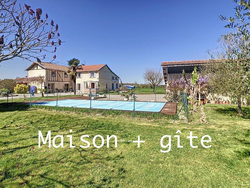 Maison - 256 m² - 10 pièces