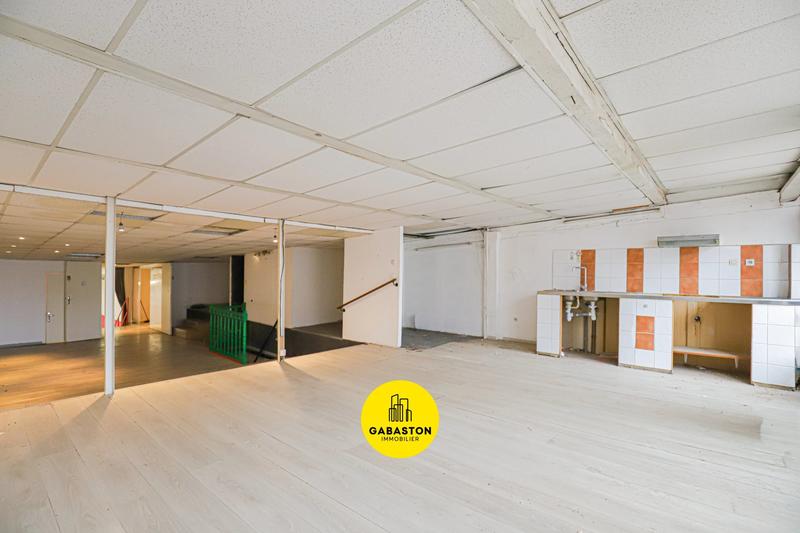 Entrepôt - 627 m² - 10 pièces
