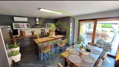Maison - 217 m² - 8 pièces