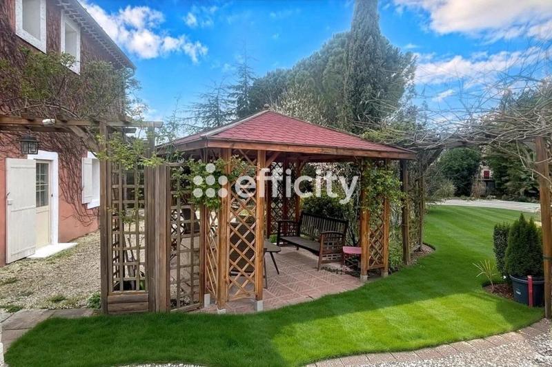 Maison - 230 m² - 9 pièces