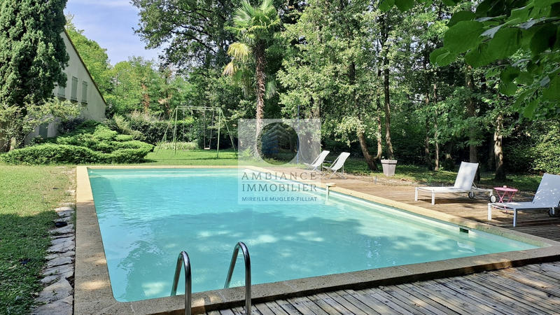 Maison - 230 m² - 9 pièces