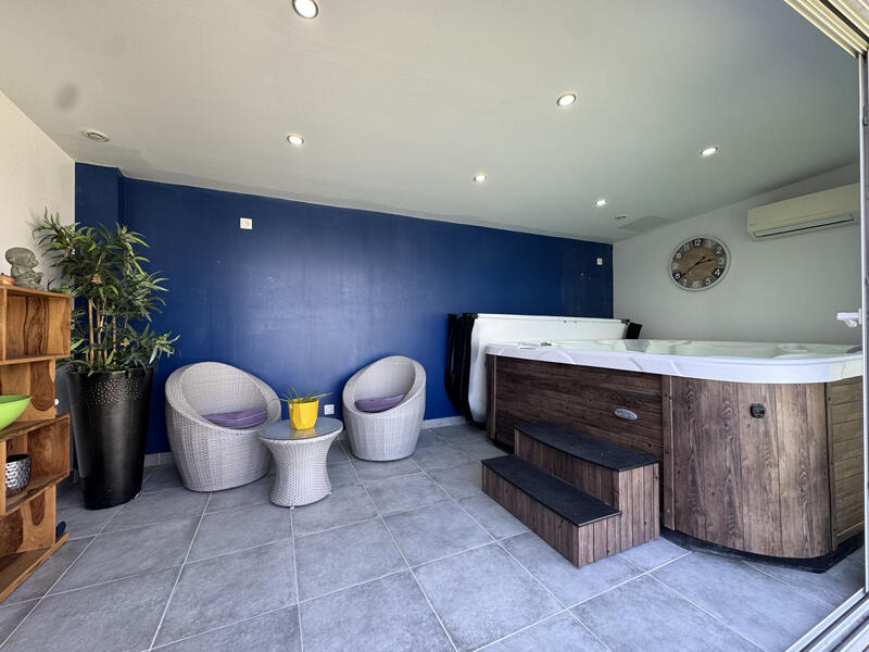 Maison - 140 m² - 5 pièces