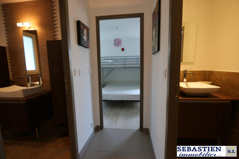 Maison contemporaine - 243 m² - 7 pièces