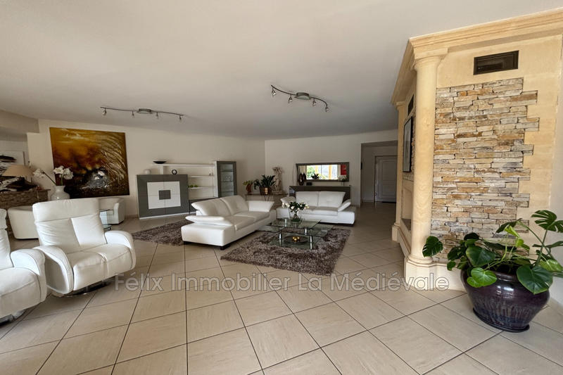 Demeure - 230 m² - 5 pièces