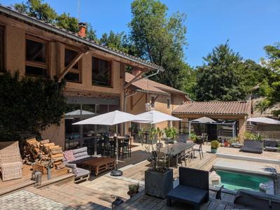 Corps de ferme - 350 m² - 12 pièces