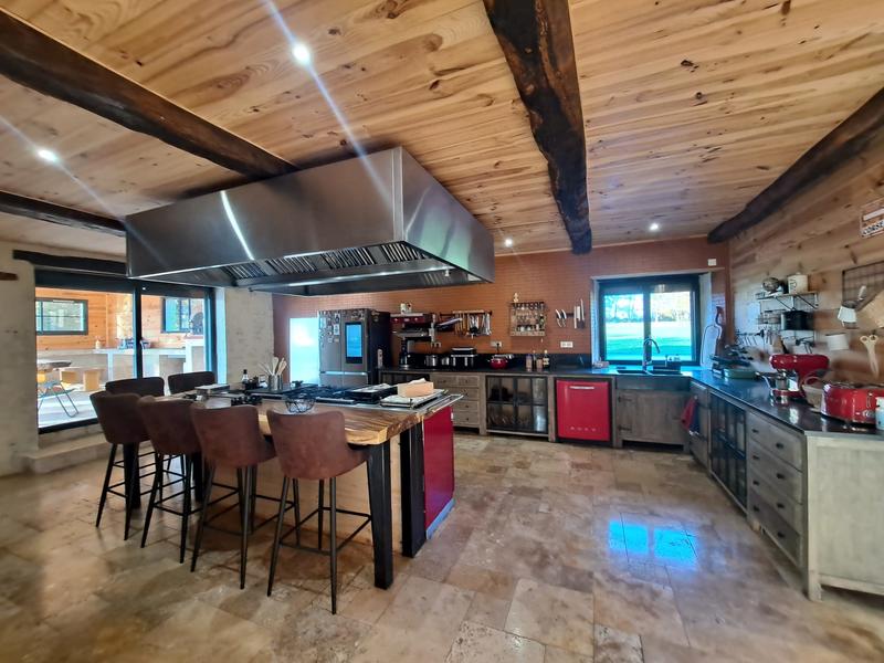 Maison - 429 m² - 11 pièces