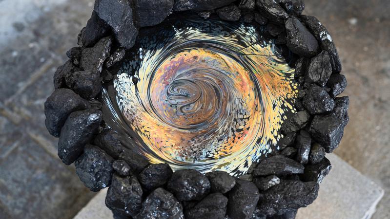 De la terre jaillit la lumière.