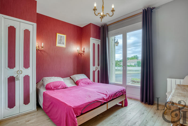 Maison - 240 m² - 11 pièces