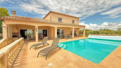 Propriété - 252 m² - 9 pièces