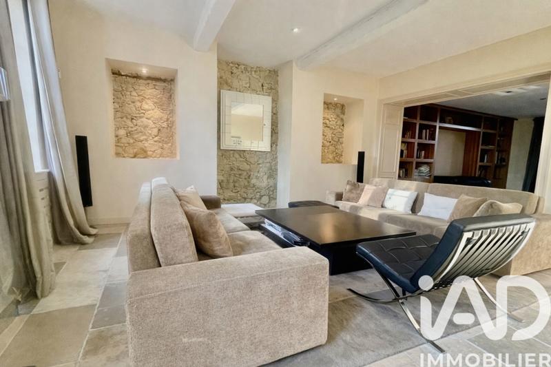 Maison - 411 m² - 11 pièces