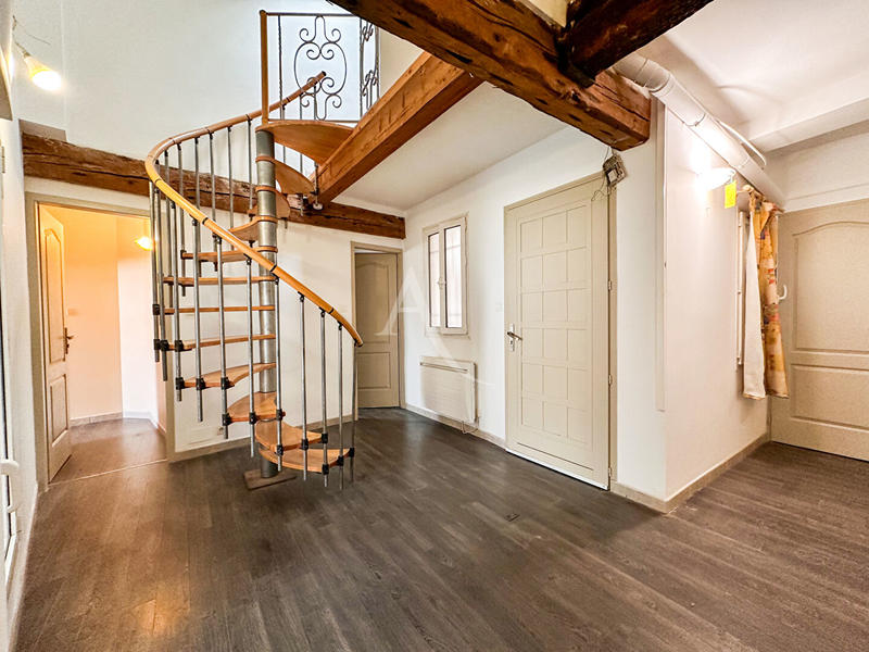 Appartement - 102 m² - 5 pièces