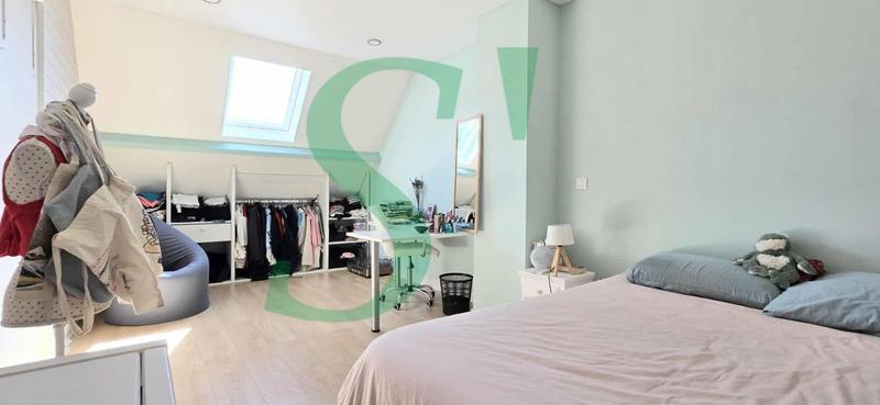 Maison - 197 m² - 9 pièces