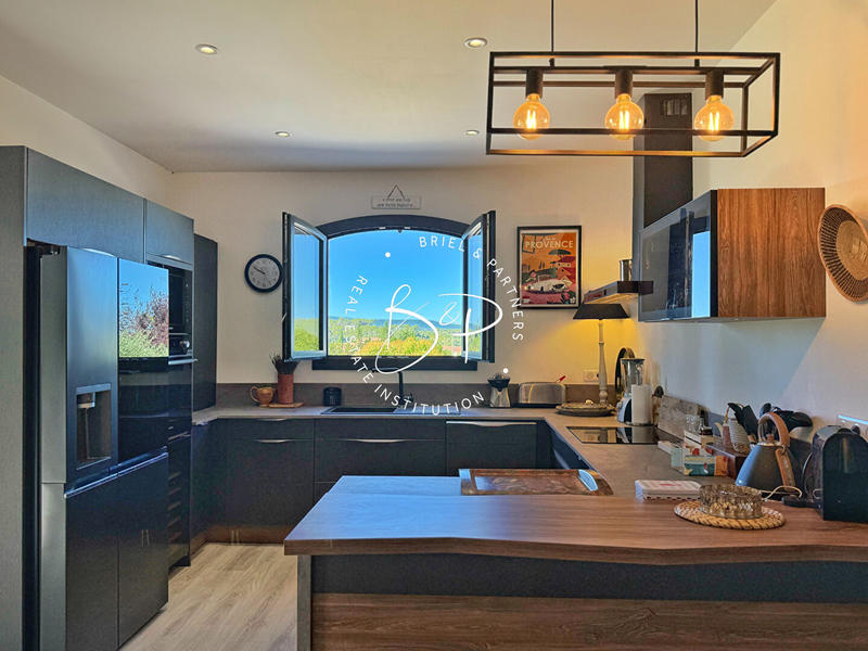 Maison - 293 m² - 11 pièces