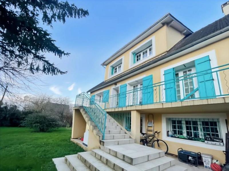 Maison - 235 m² - 7 pièces