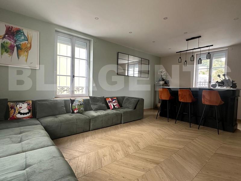 Maison - 255 m² - 10 pièces