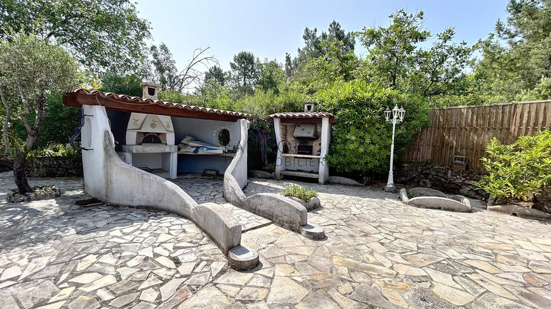 Villa - 320 m² - 8 pièces